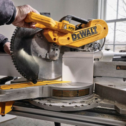 Dewalt DWS780 1675W 305 mm Çift Eğimli Gönye Testere